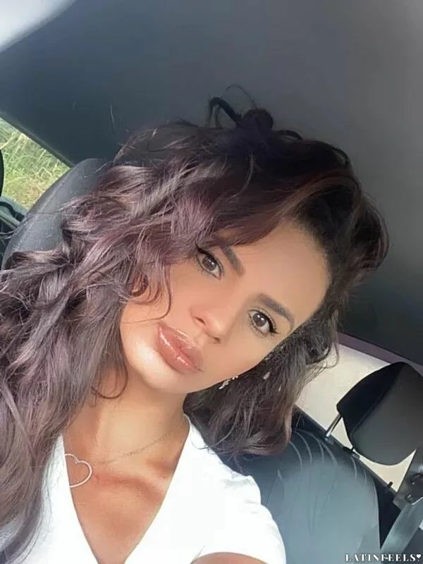Adriana Profile image 3