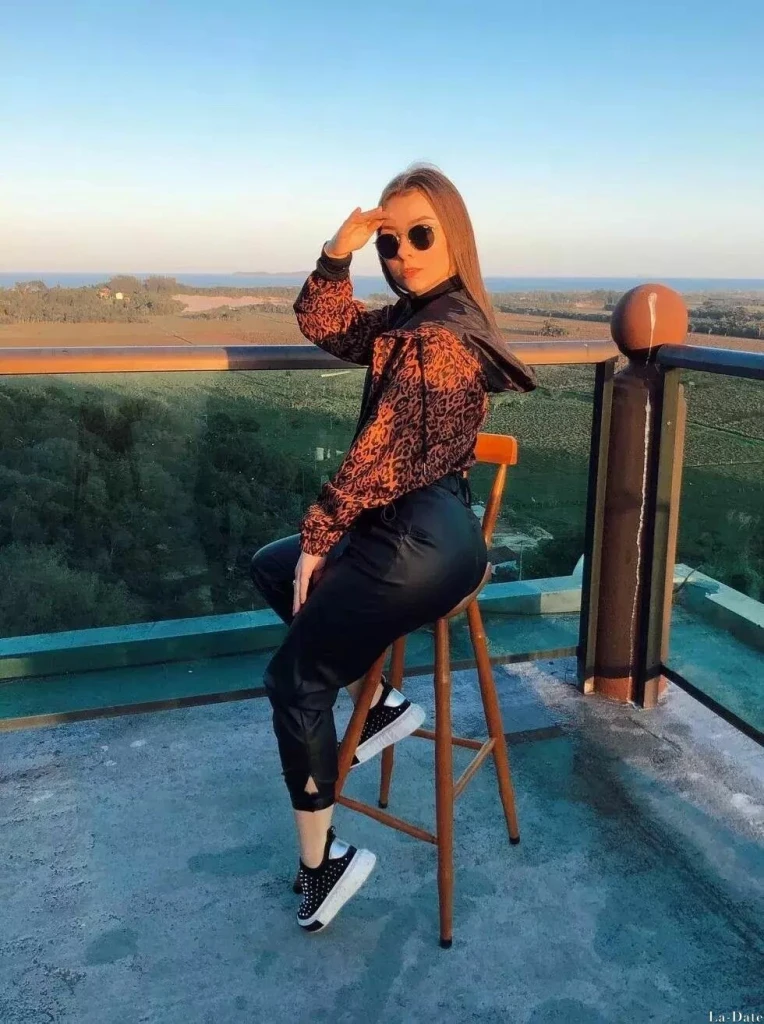 Laura Profile image 2